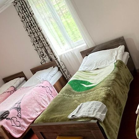 Ciuri'S Guesthouse Zhabeshi المظهر الخارجي الصورة